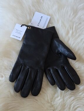 Beautiful NWT Coach Women's Size 7 Black Leather Tech Gloves 🖤📱❤️🎁